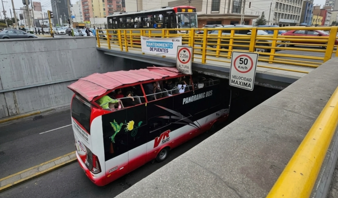 Los conductores que incumplan la altura y hagan chocar sus vehículos con puentes afrontarán multa de S/5.500 y se les suspenderá el brevete